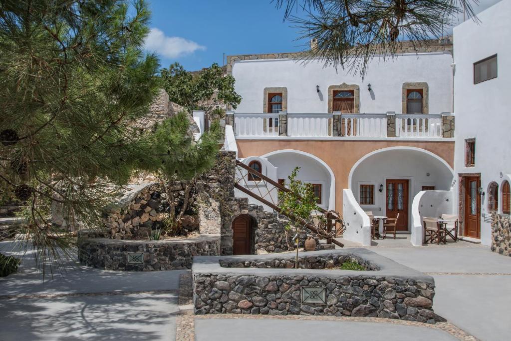 KOKOS TRADITIONAL HOUSES