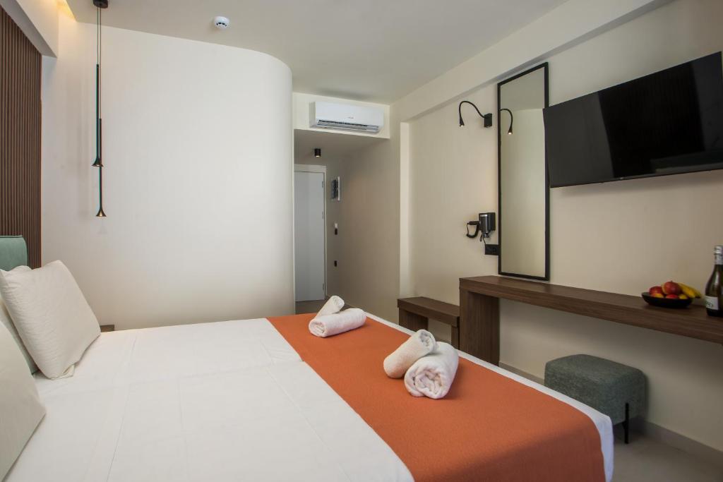 AURORA LIVING - ADULTS ONLY