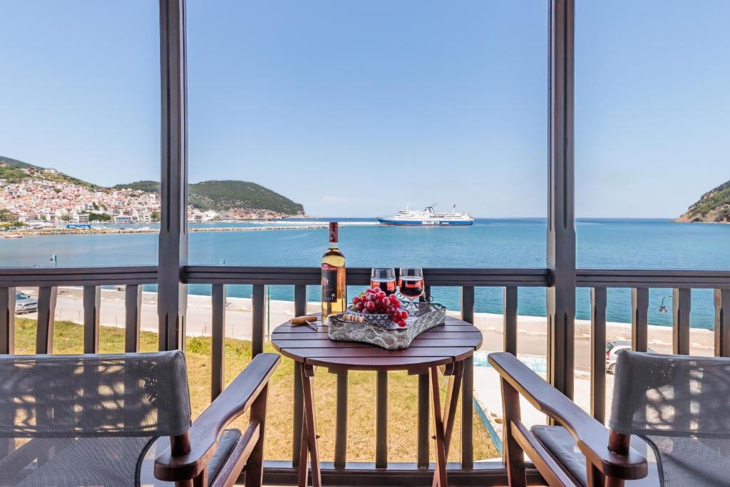 NIKOLAOS STUDIOS APARTMENTS