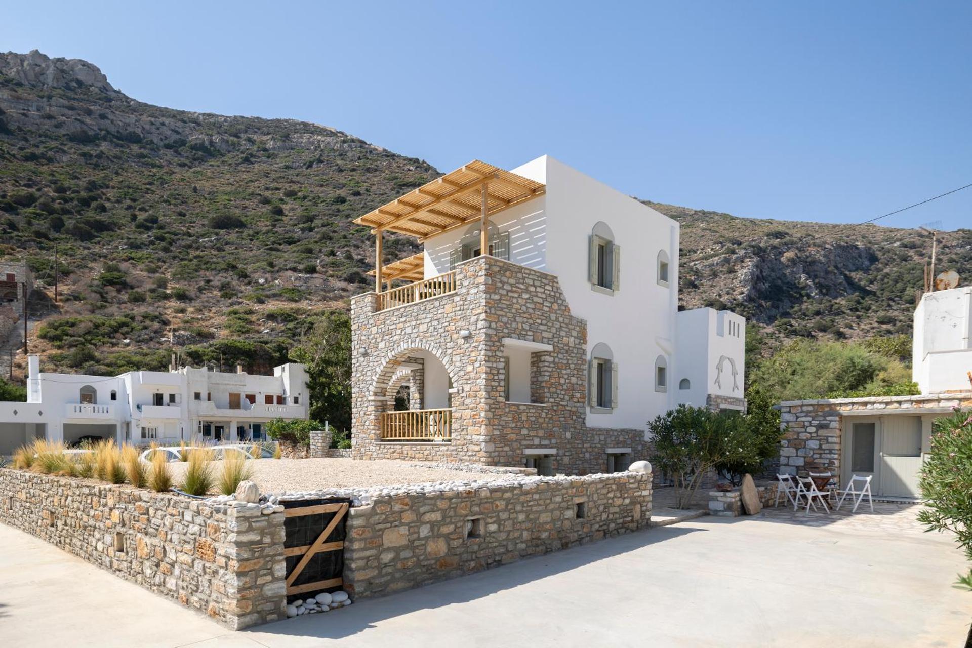 DELFINAKI LIONAS BOUTIQUE APARTMENTS